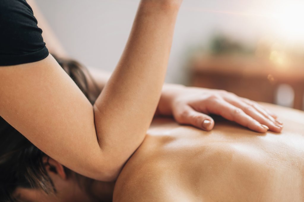 Office Syndrome Massage to relieve back tension